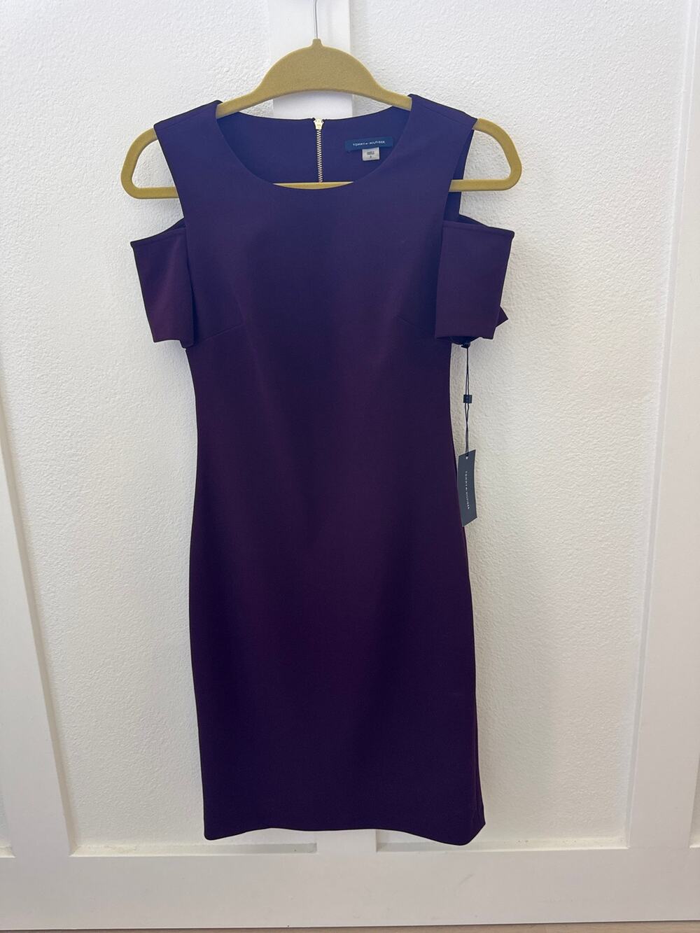 NWT Tommy Hilfiger Cold-shoulder sheath dress Size 2
